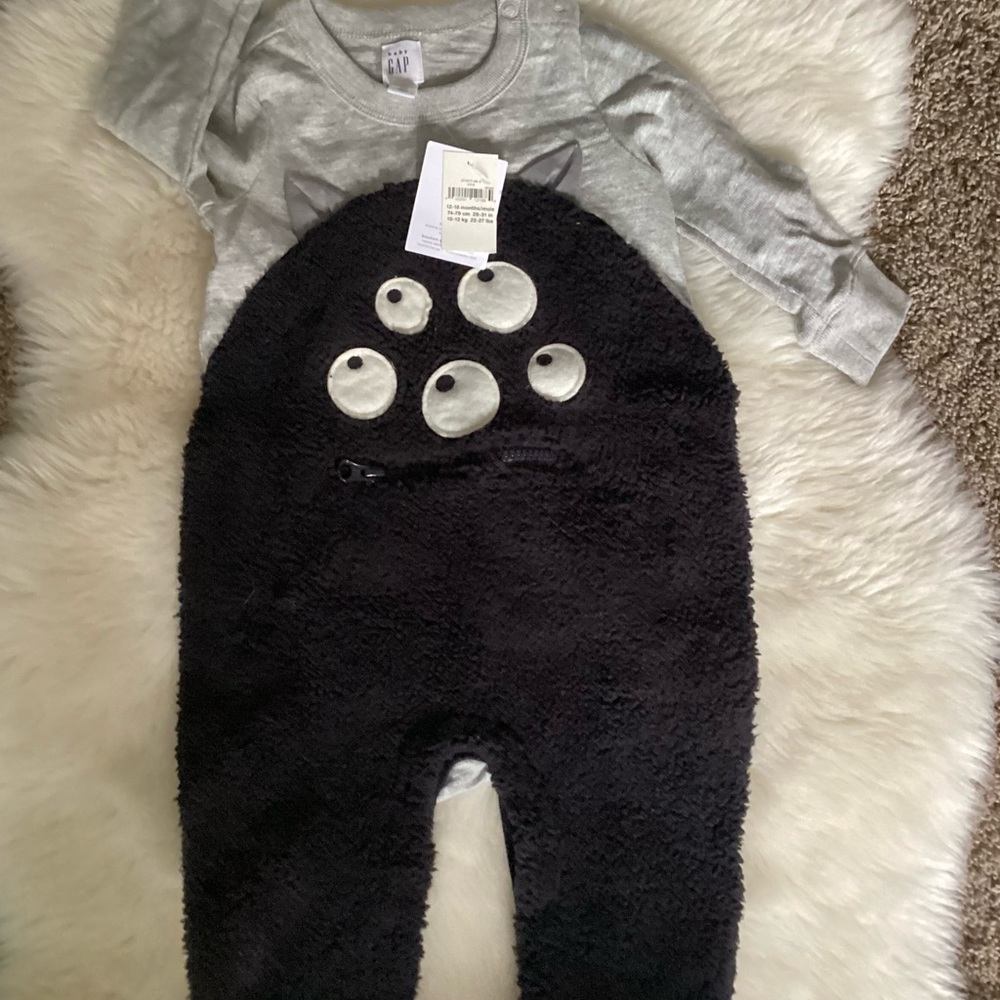 Baby gap one piece nwt 12-18months